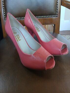 Vibrant peep  leather toe pumps done in a soft pink rose.